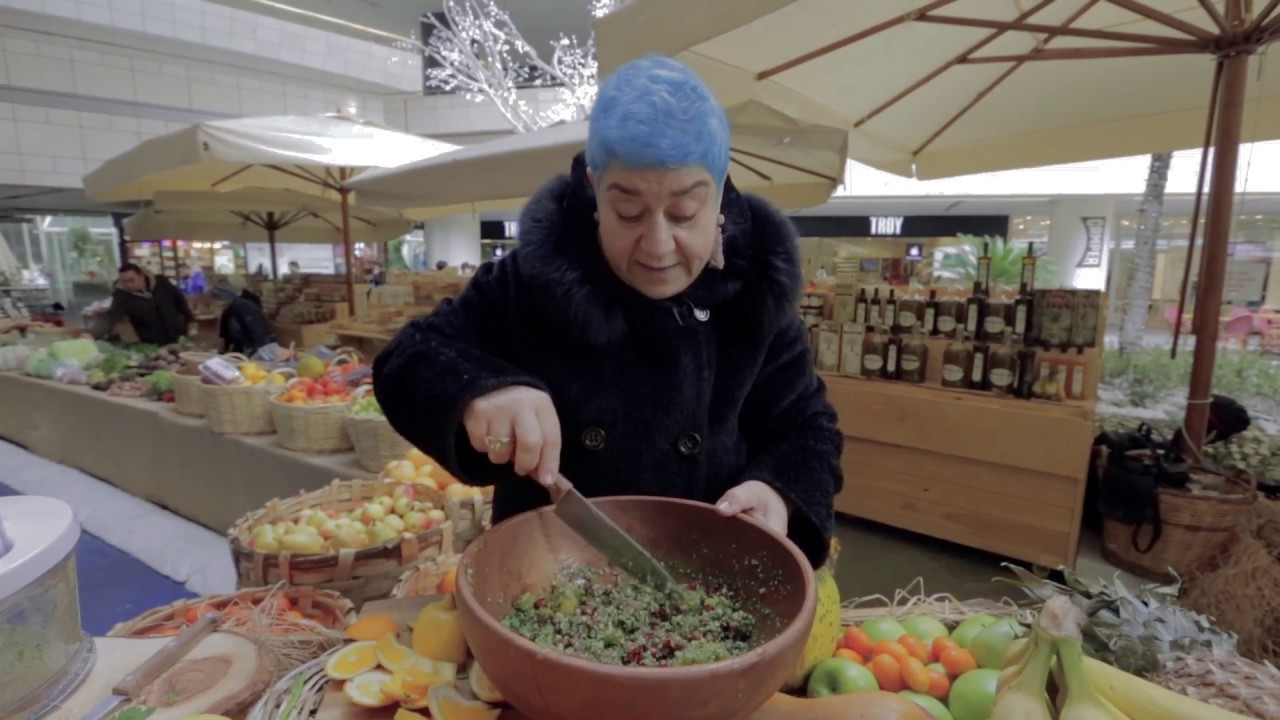 Serra Yılmaz Organikanyon'da Harika Bir Salata Yaptı!