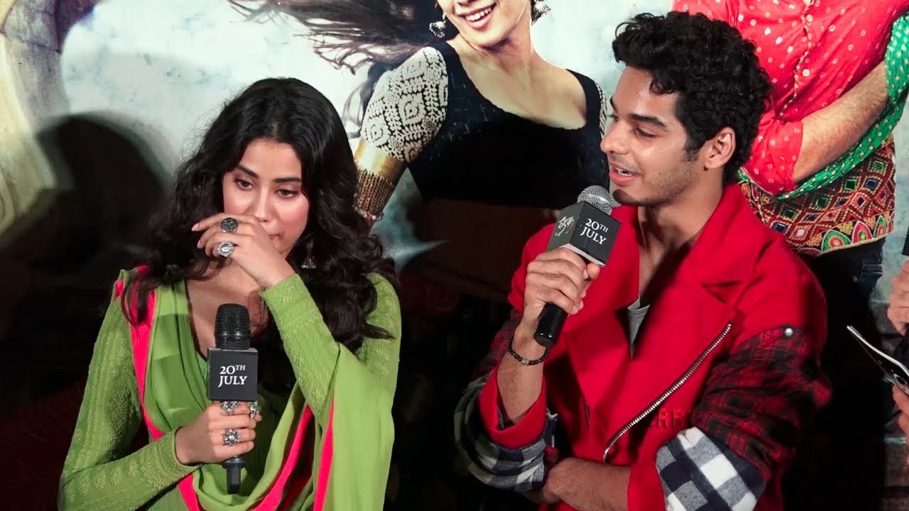 Jhanvi Kapoor BREAKS DOWN Remembering Mother Sridevi While Talking About Dhadak Movie Offer