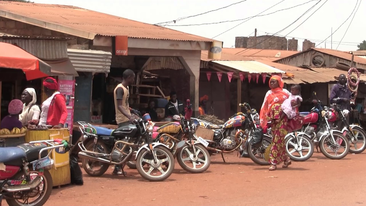 Aéroport de Koutaba  dans la brousse