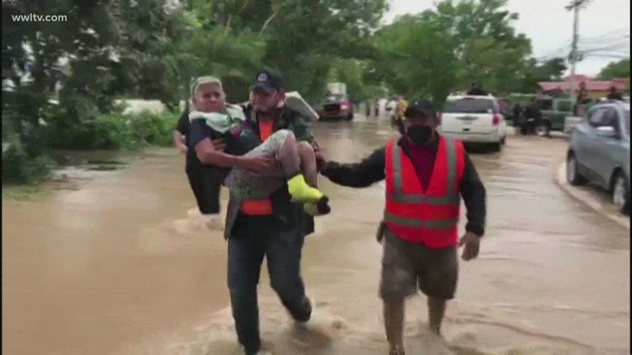 Locals helping Eta victims in Honduras