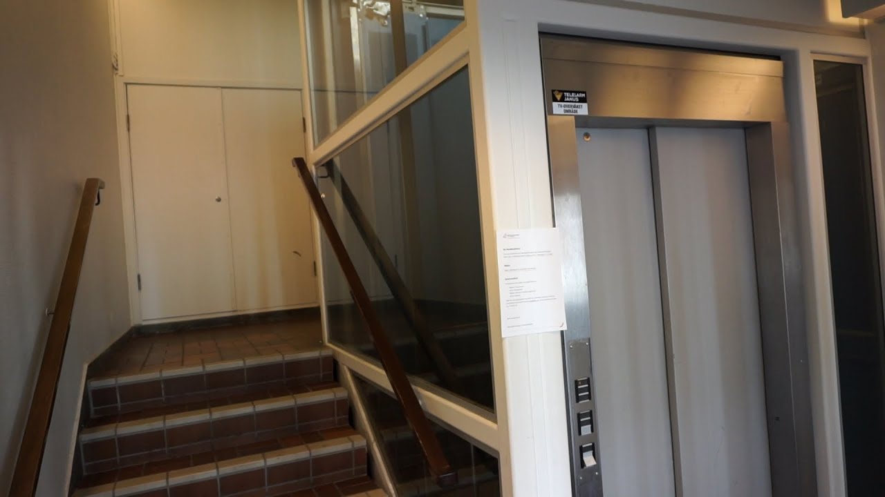 Reber Schindler (DEVE) holeless hydraulic elevator in glass shaft @ Grønnegata 83, Tromsø, Norway