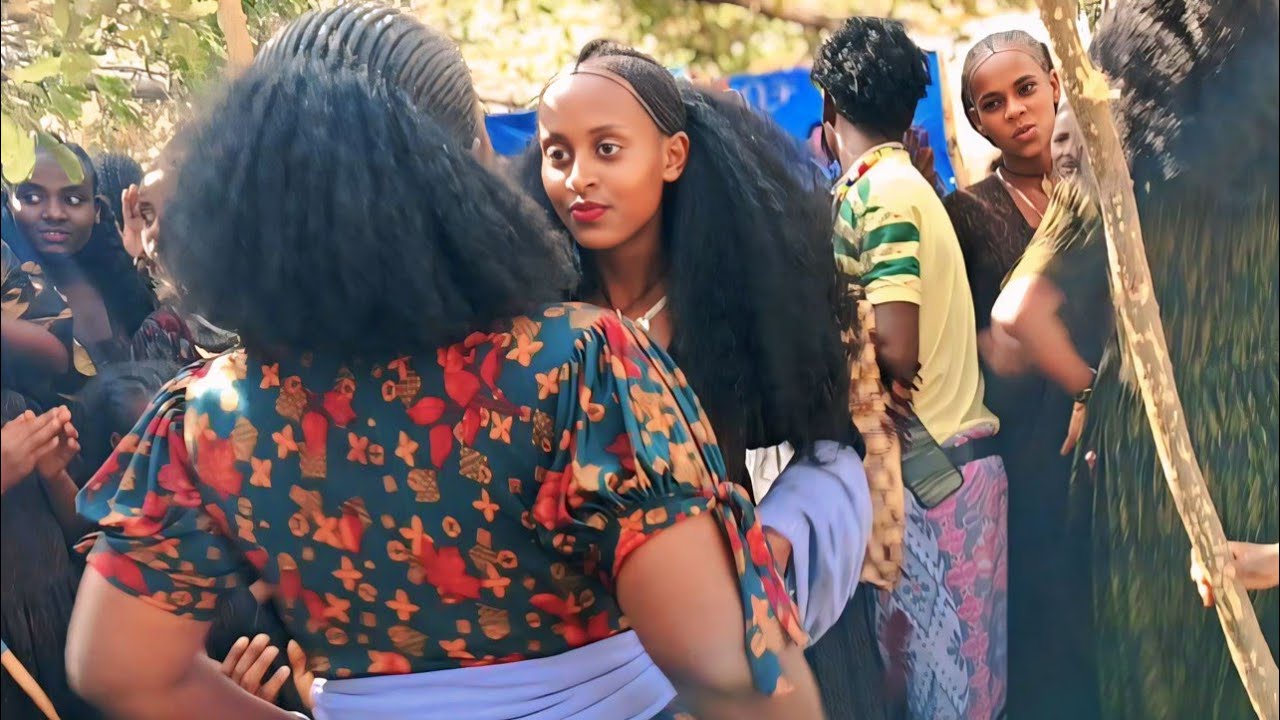 ሙሽሪት ከቤተ_ዘመዱ ጋር ቀወጠችው #ethiopia #ethiopianmusic 