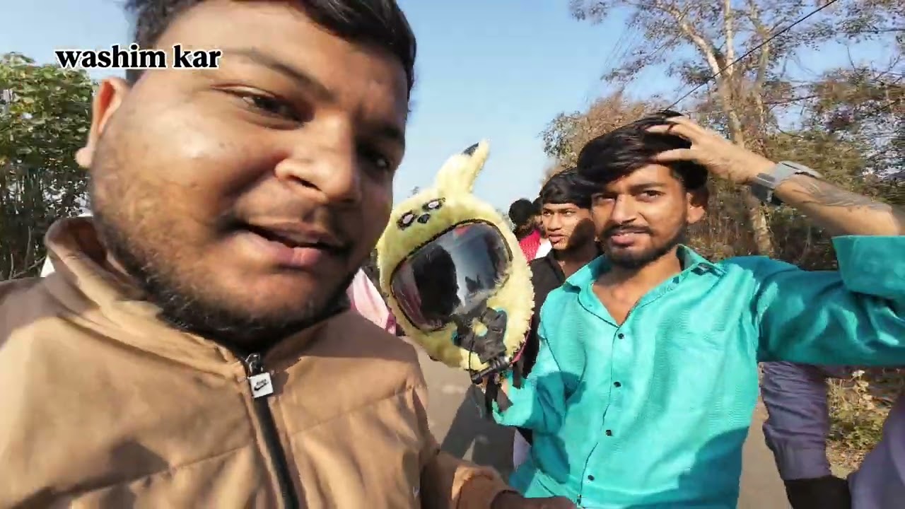 Gajanan Maharaj pragat Din Washim to rithad padyatra.#traffic#automobile #gajananmaharaj#bike#birds 