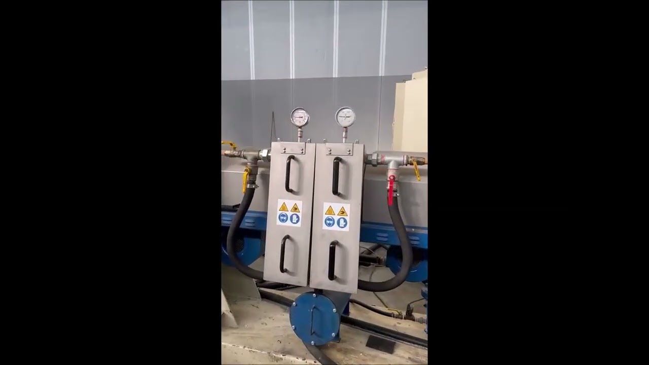 This Gammameccanica 125 Compact  can yield 950 kg/h with energy consumption of 0,25-0,30 kwh/kg.