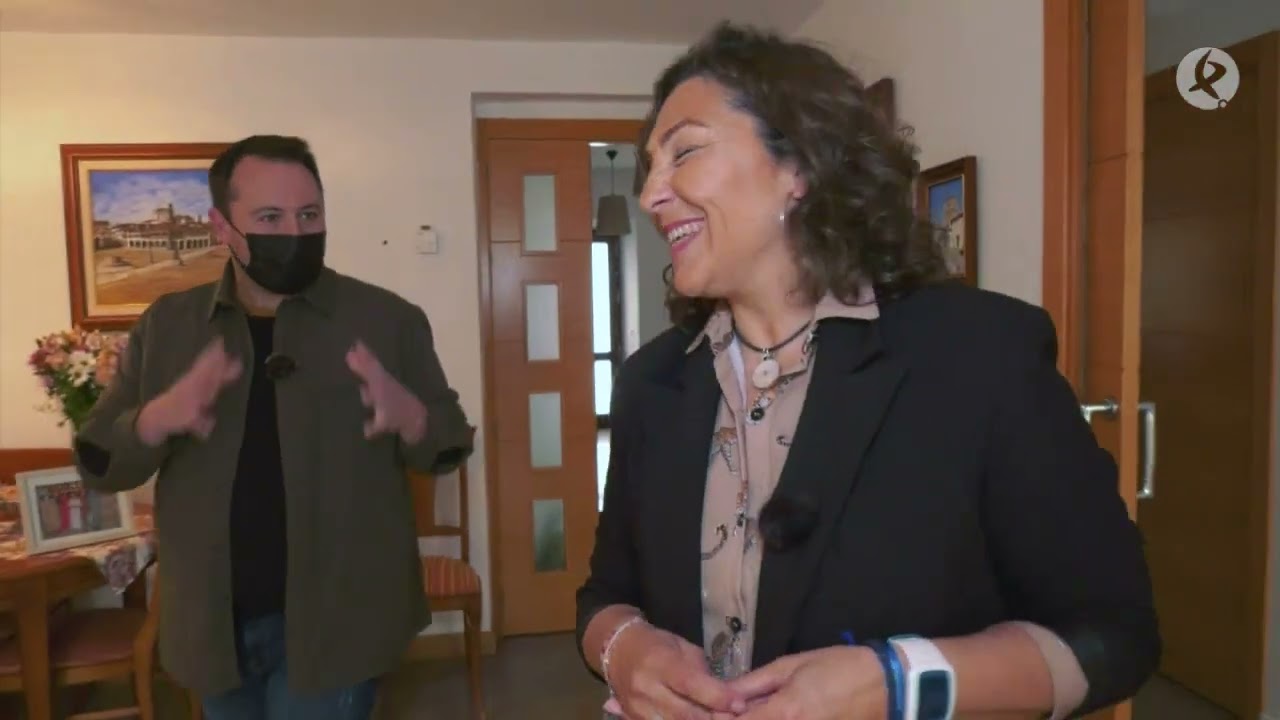 Moderna sí, pero con chimena tradicional | Esta es mi casa