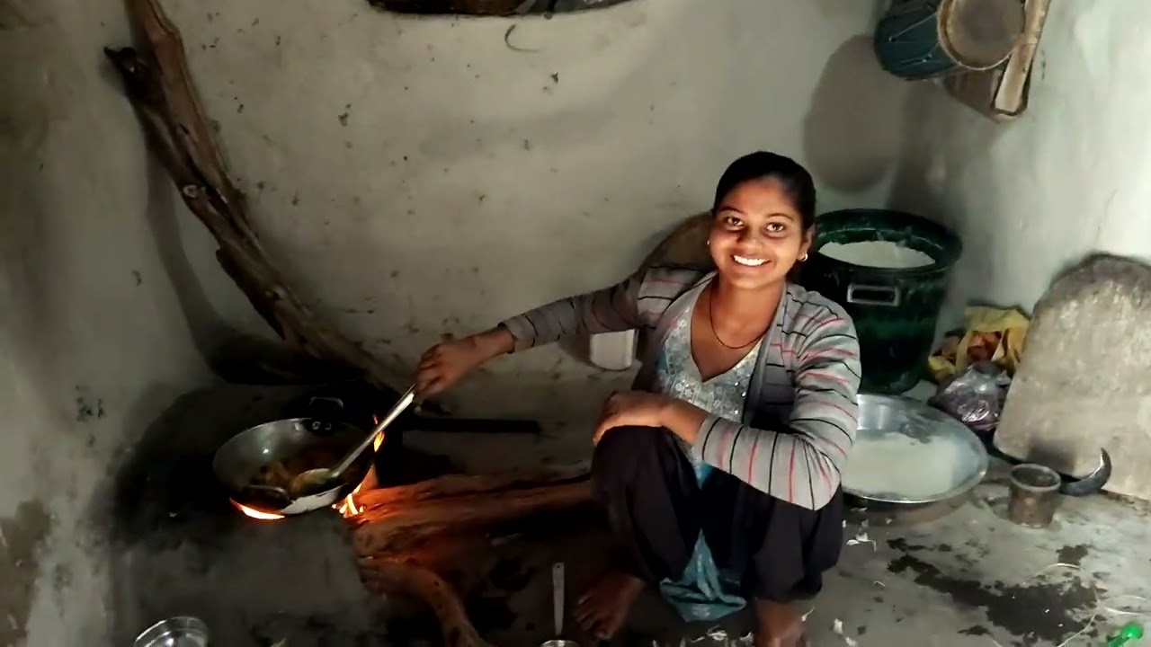 आलू उबाल के सब्जी बना रही हूं l मामा को आलू की सब्जी बहुत अच्छी लगी है 😊 #poortiprajapativlog 