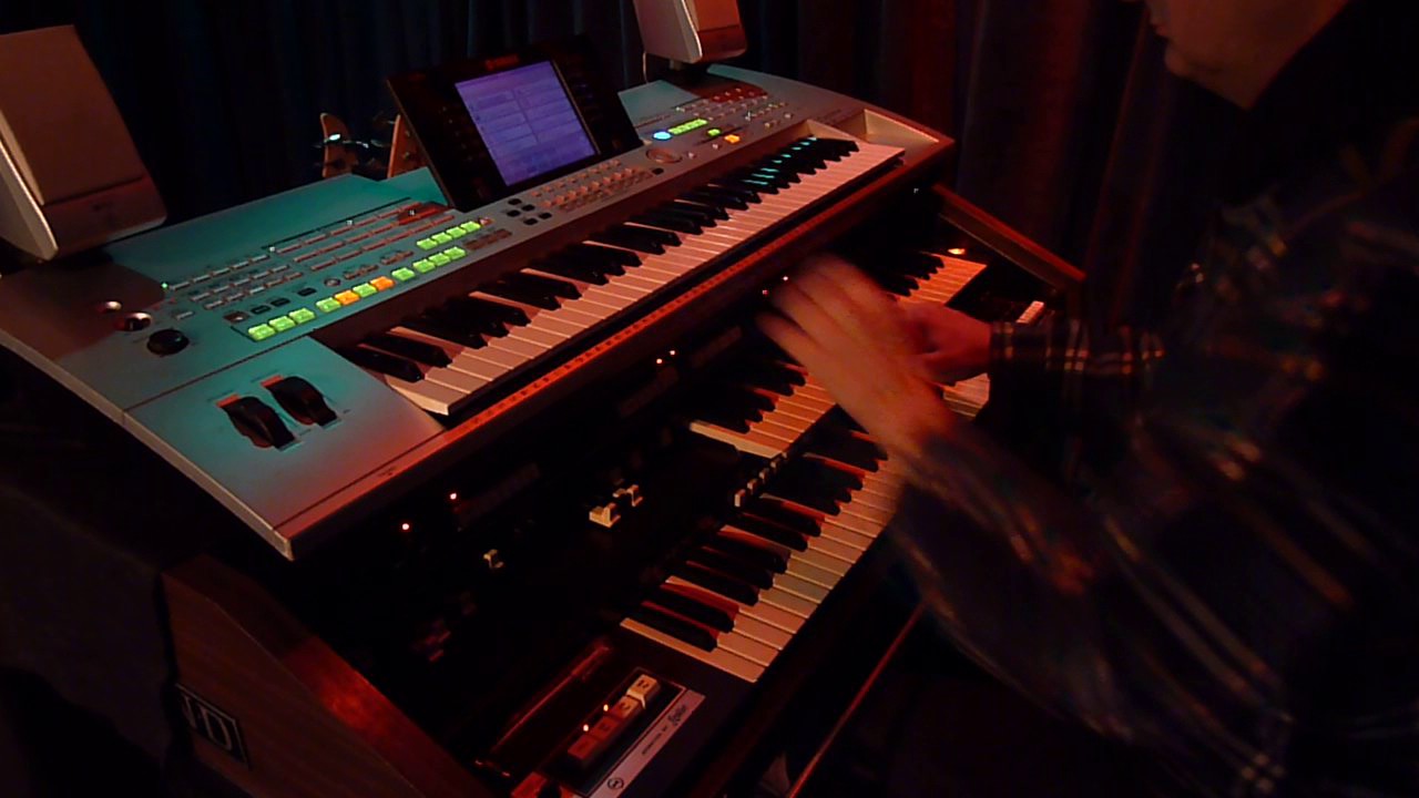 Adrian Rose Hammond B300 and Leslie HL715 A Greyer Hue of Organ