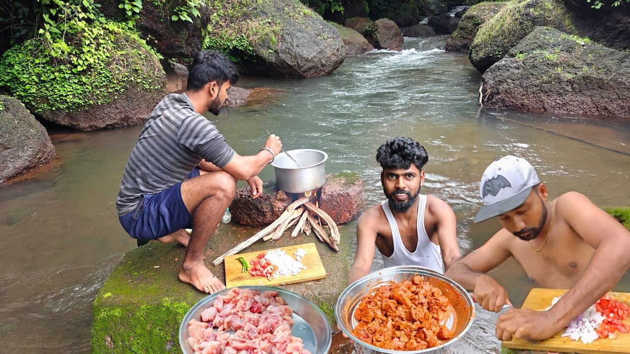 पावसाळी चिकन पार्टीची धम्माल , व्हाळात बनवला चिकन | Chicken party village cooking @TejaGurav