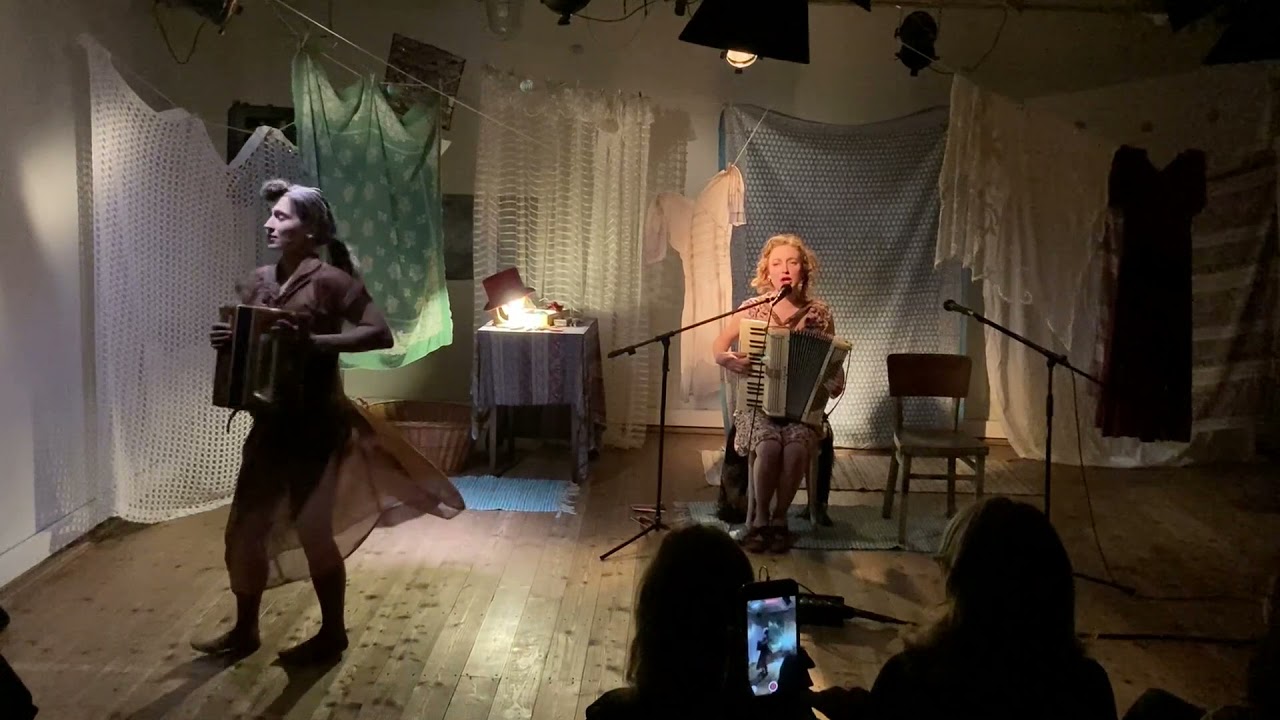 Rozladěný držky - Rozálie Havelková & Anežka Hessová