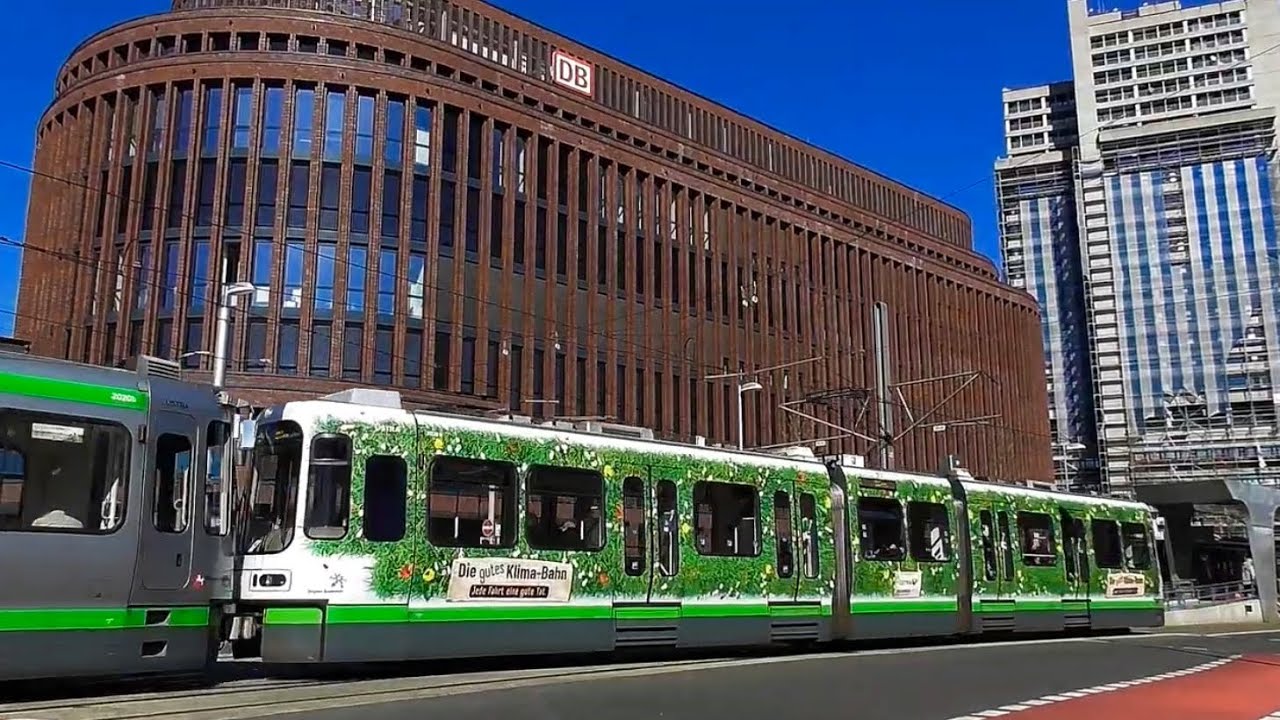 Straßenbahnen , gefilmt hinter dem Hauptbahnhof in Hannover