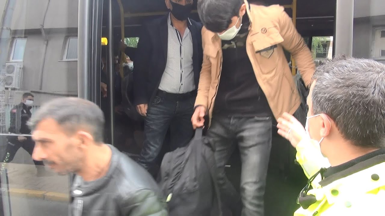Esenyurt'ta 2'nci kez durdurulan minibüsten 32 yolcu çıktı