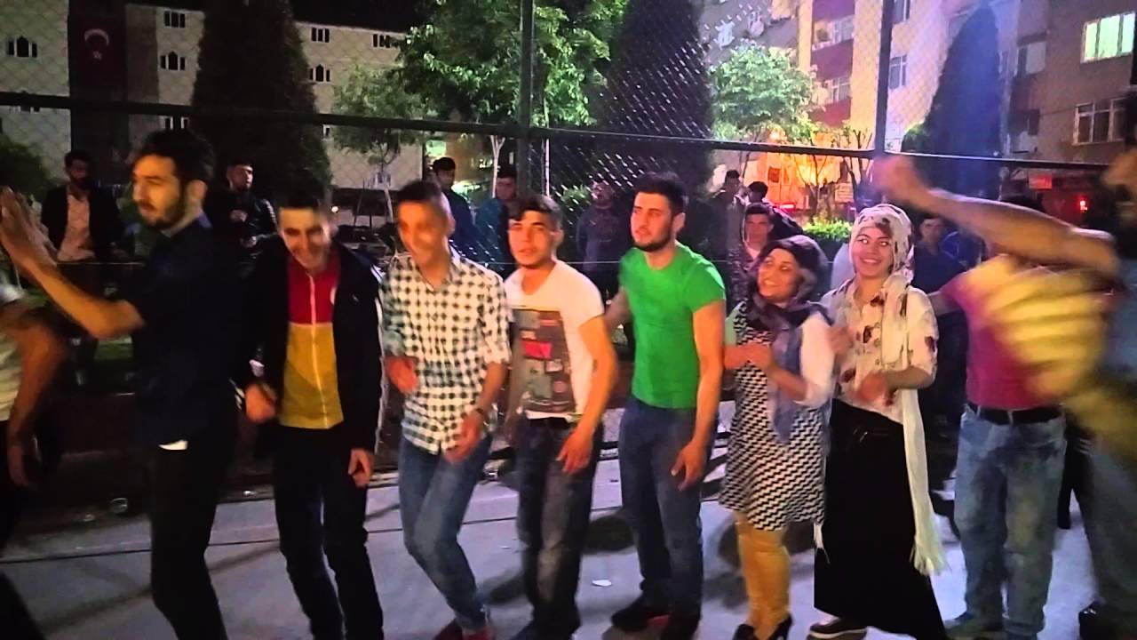Ikitelli gencleri kopuyor mehmet ozaslanin askerlik eylencesi