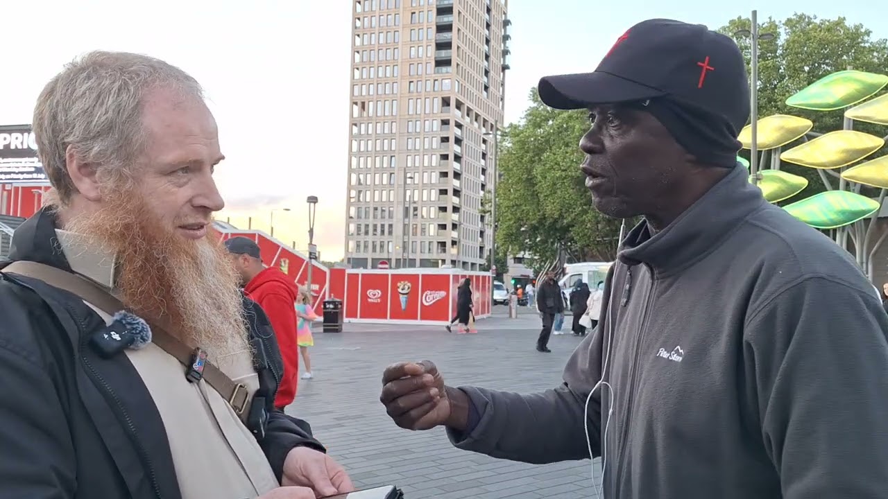 Stubborn, cocky guy came to educate Yusuf, who got educated! Yusuf Speakers Corner Sam Dawah