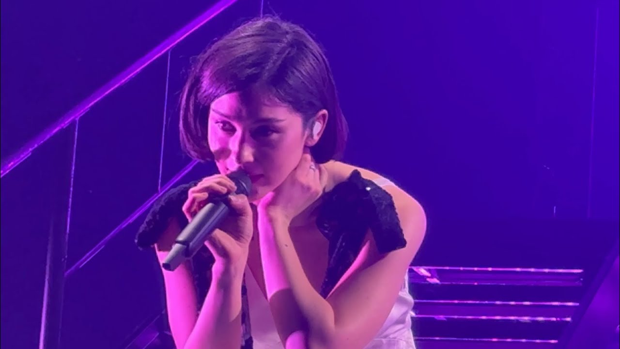 Gracie Abrams singing I know it won’t work in madrid n1 tsou tour