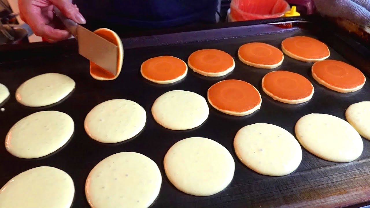 大慶夜市熱銷銅鑼燒，高速製作一秒擠四個分毫不差，卻來不及擺盤就被客人點光！