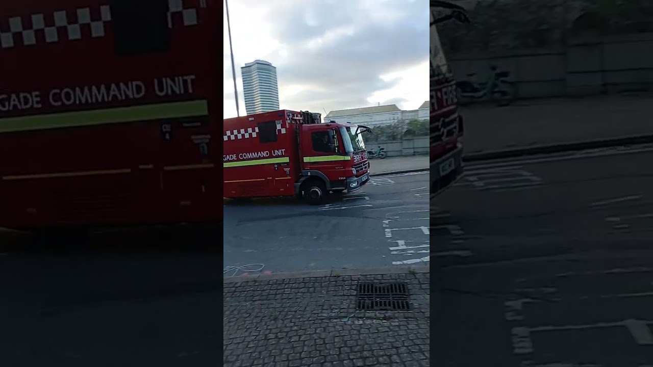 LFB Mercedes Command Unit driving through Lambeth | Dockhead