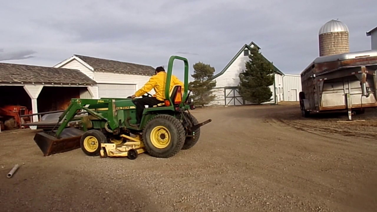 John Deere 855 Utility Tractor