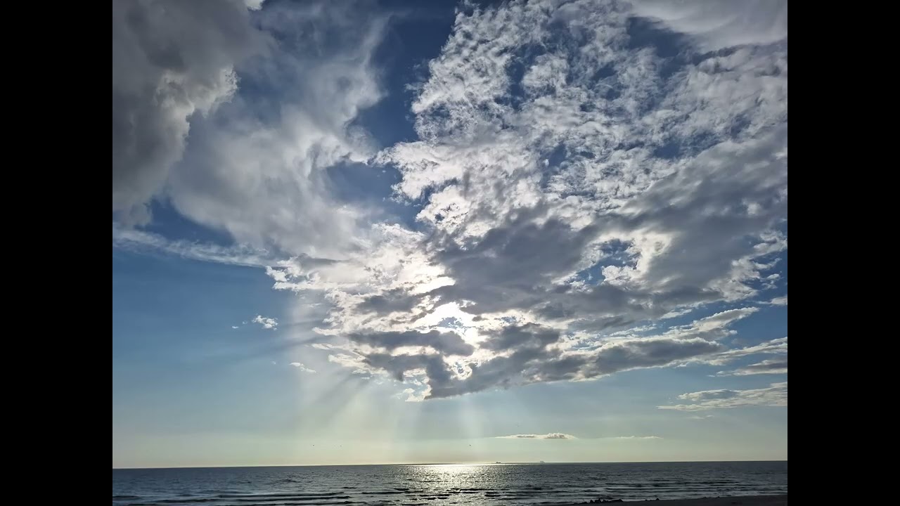 Sėdinčiajam soste ir Avinėliui (Apr)