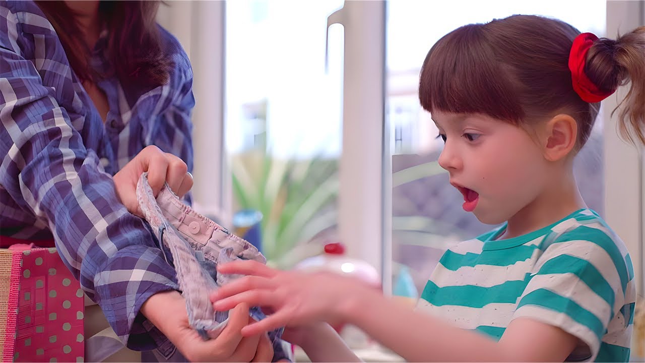 NEW GIFTS! 🎁 🤩 😊 | TOPSY & TIM | WildBrain Kids