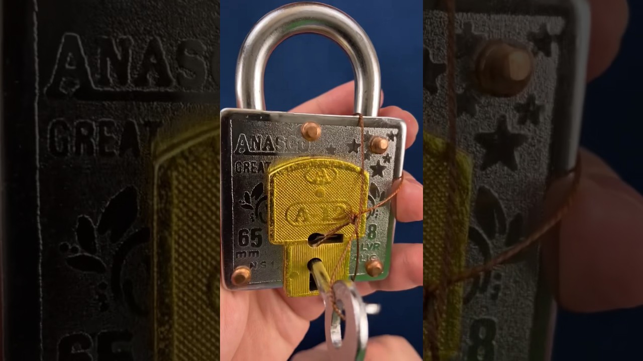 Don&rsquo;t let the two keys and two holes trick you. Trick Lock 3 #puzzlesolving #puzzle