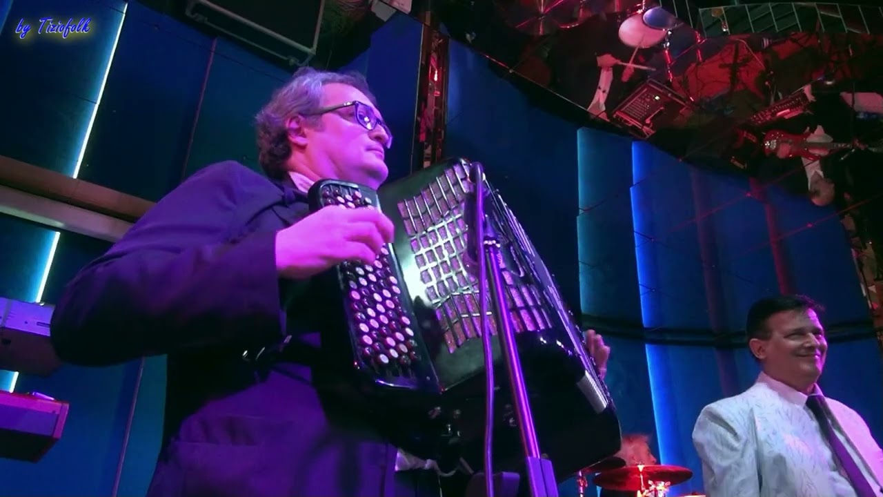 MISS 50 brano eseguito live al dancing LE CUPOLE dall'orchestra LA NUOVA ROMAGNA FOLK