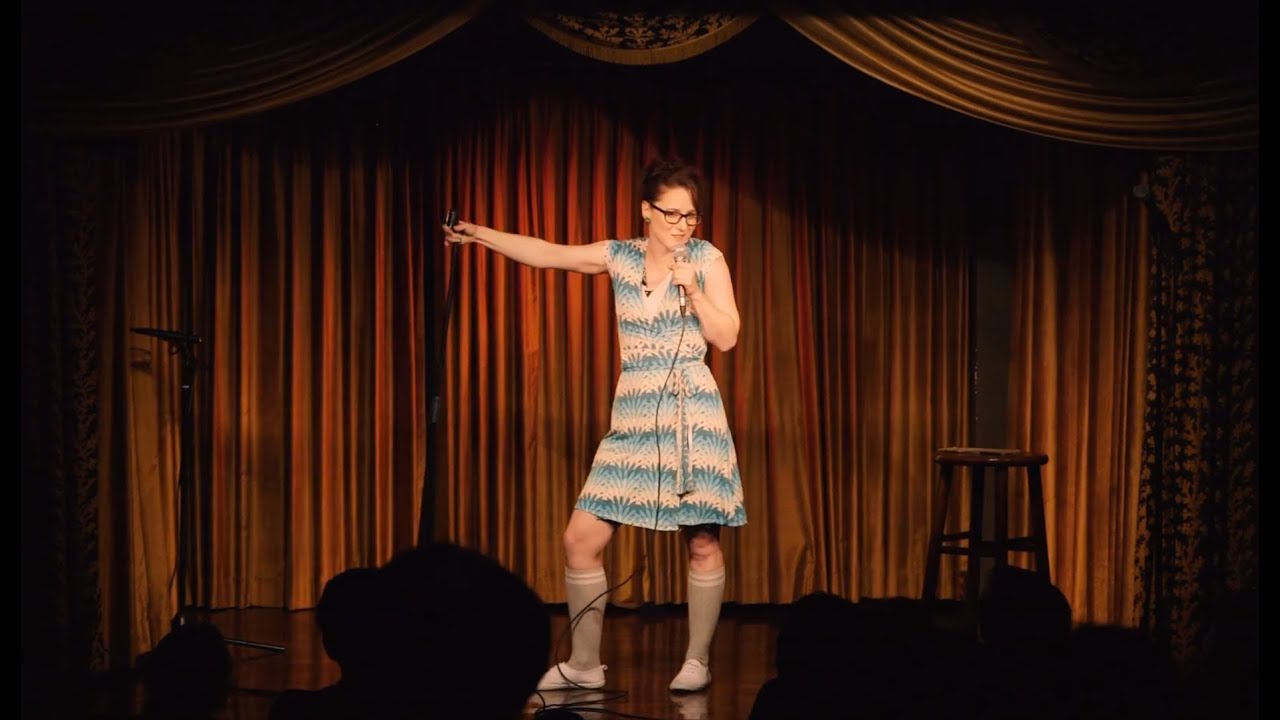 Nadia Kamil Does Burlesque