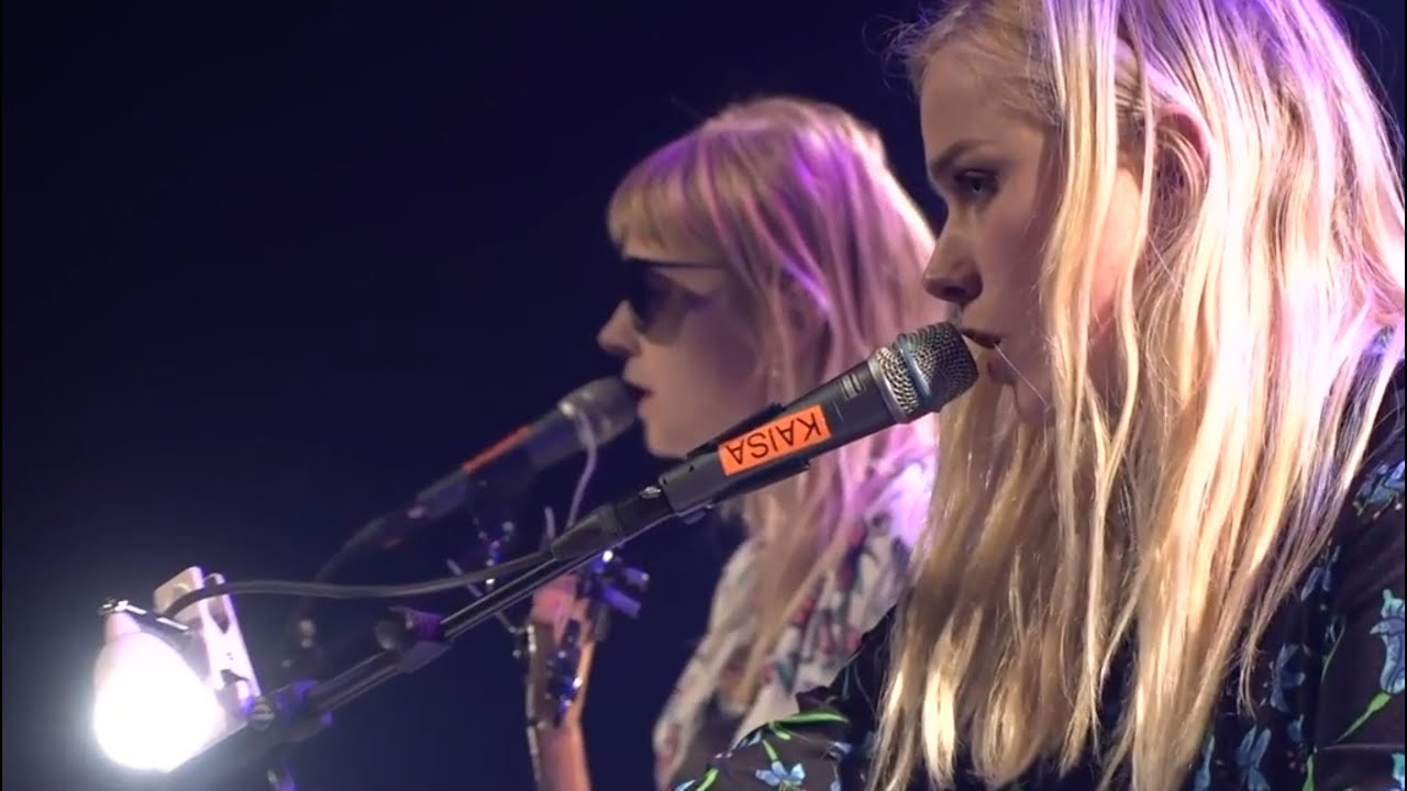 Maustetytöt - Äiti älä huoli (Live 2020) English Subtitles