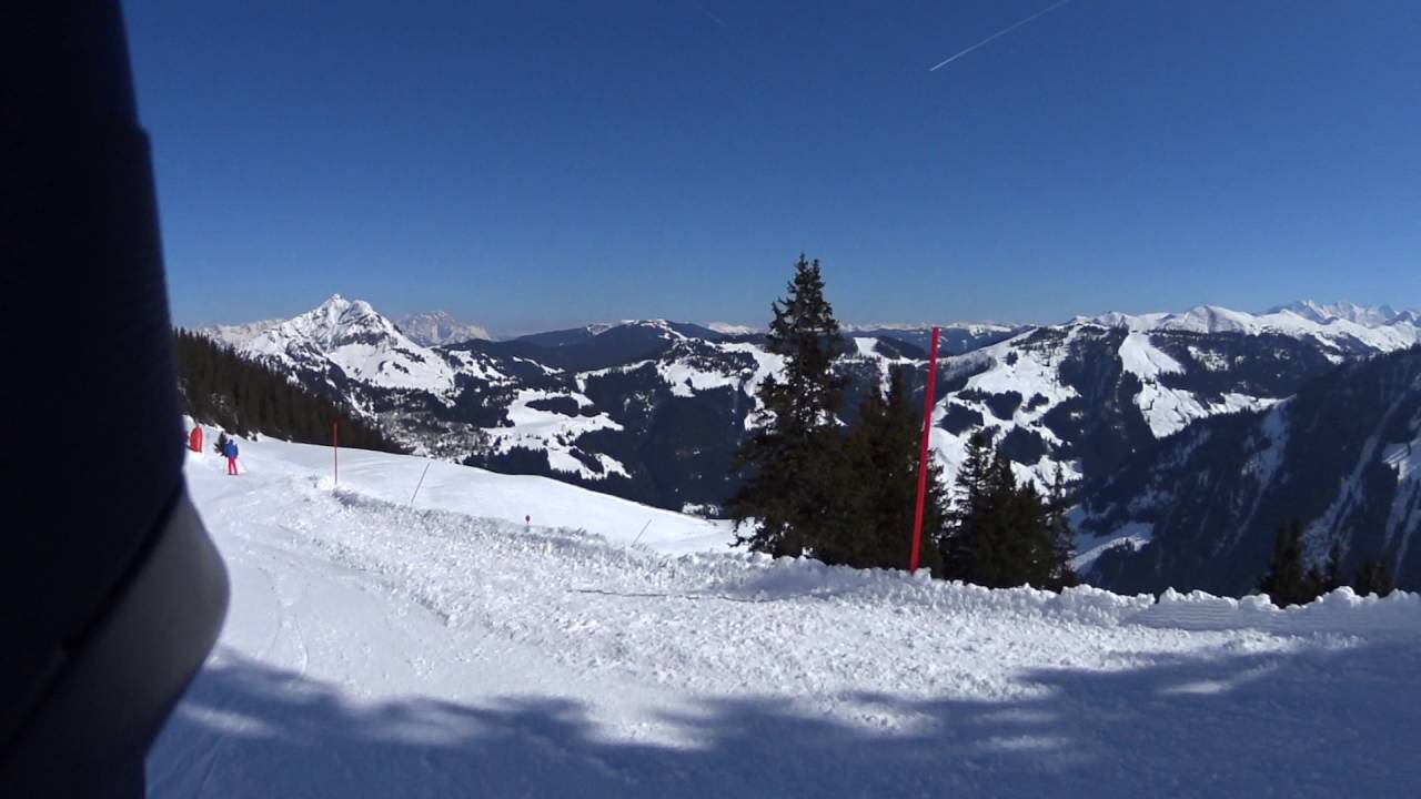 Afdaling rode piste Saalbach Leogang Fiberbrunn 2016