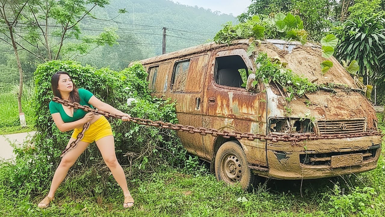 GENIUS GIRL VS JUNGLE BUS: Will This 16-Seater Toyota Start After 10 Years?