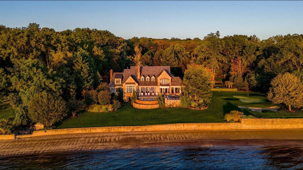 Waterfront Luxury Home in Centre Island, NY