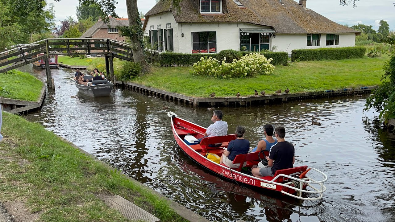 Giethoorn Village in Netherlands boat canal tour 💕☺️❤️