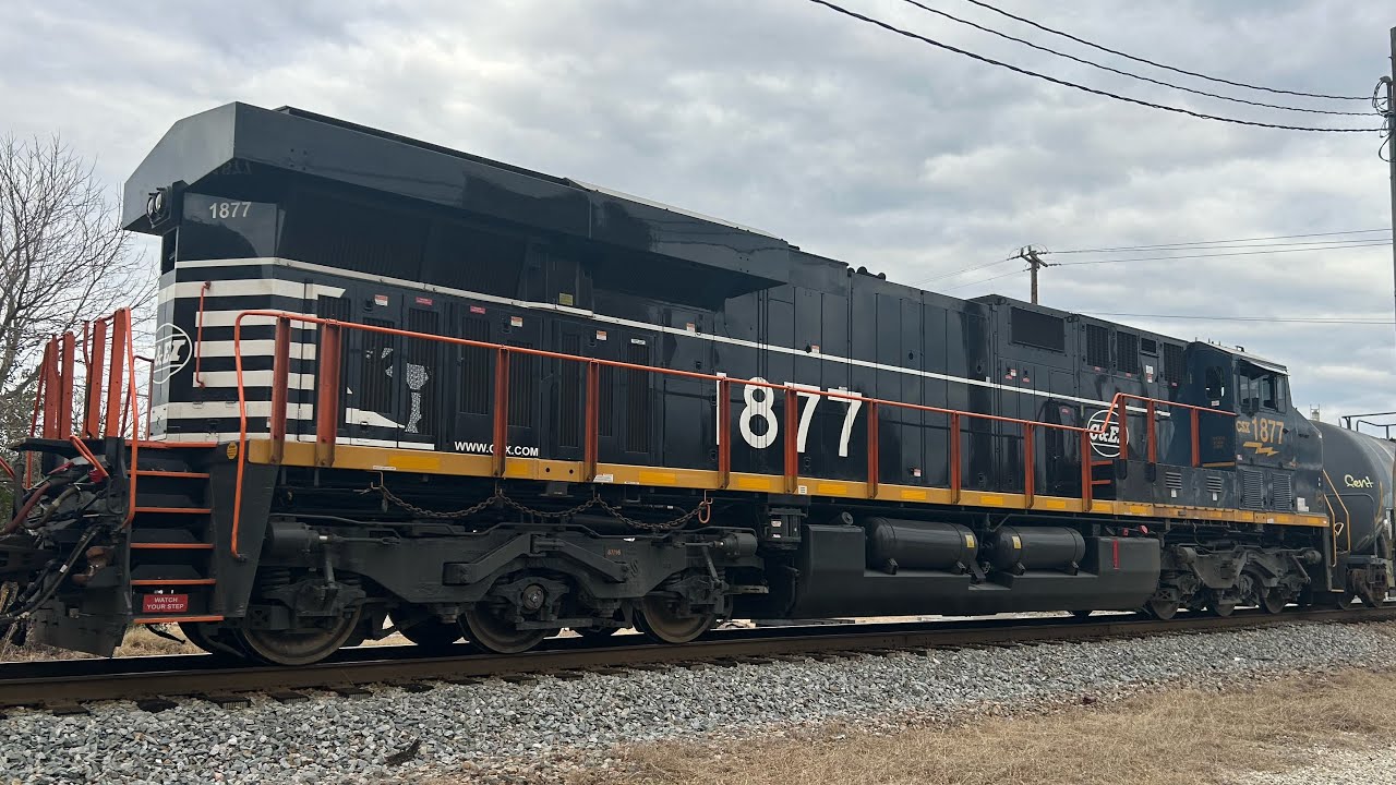 Saturday morning NS and CSX action in Spartanburg, SC with a heritage unit, Dec 23rd Railfanning