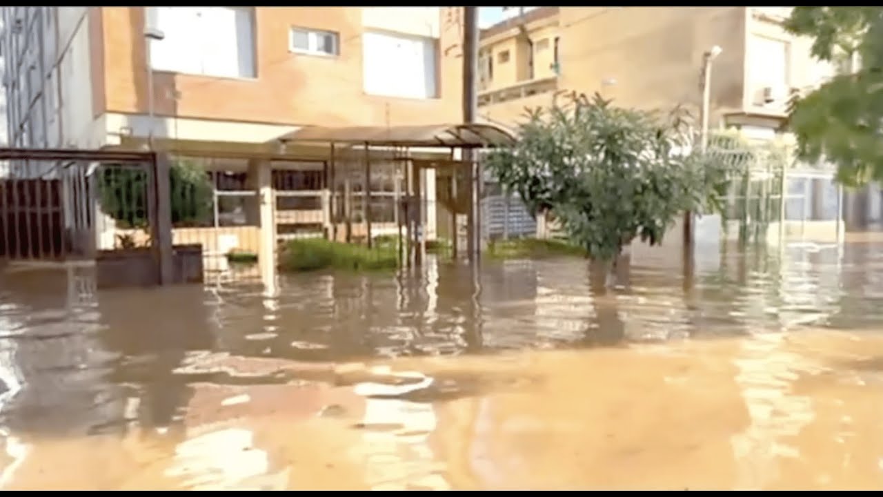 Bairros Cidade Baixa e Menino Deus começam a ser evacuados em POA