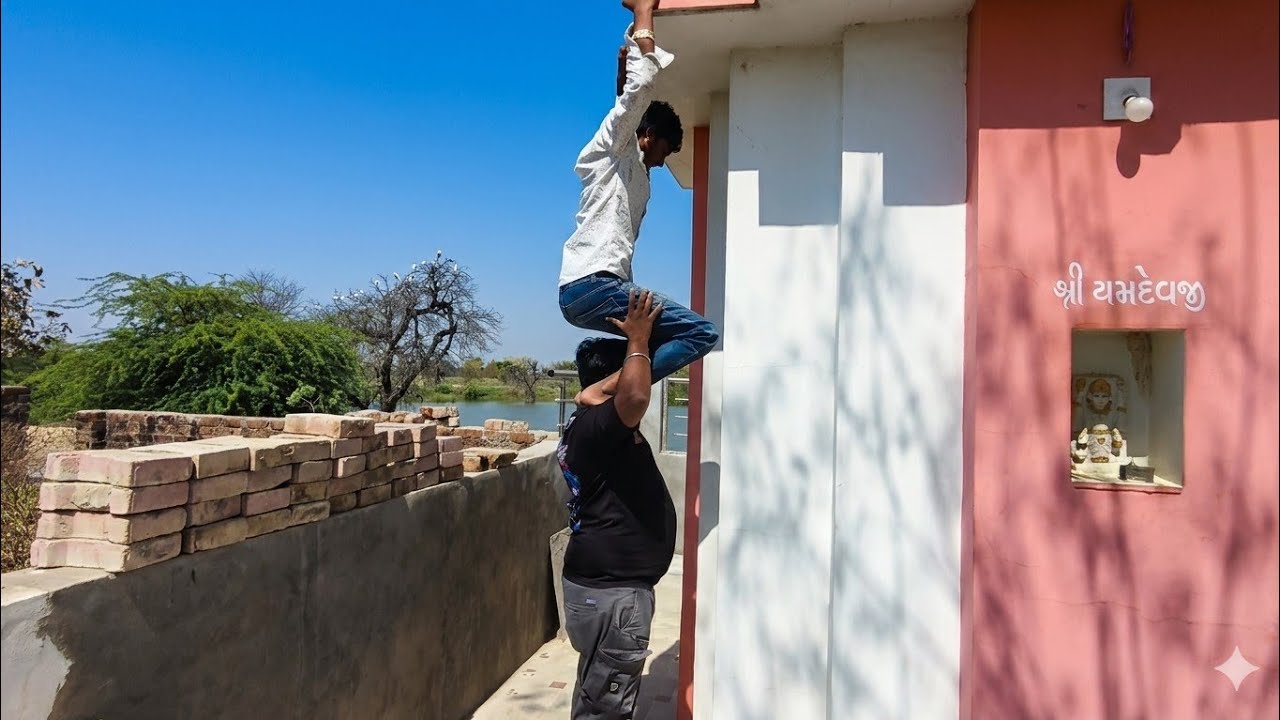 મંદિર ઉપર થી પડતા પડતા બચ્યા😱/Mandir upar thi padta padta bachya #rohitvilog14 #vlog #viralvideo 