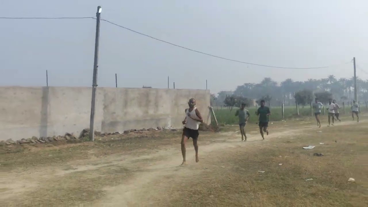 बिहार पुलिस भर्ती 2026 के लिए 1600 मीटर फिजिकल टेस्ट की पूरी तैयारी इस वीडियो में दिखाई गई है
