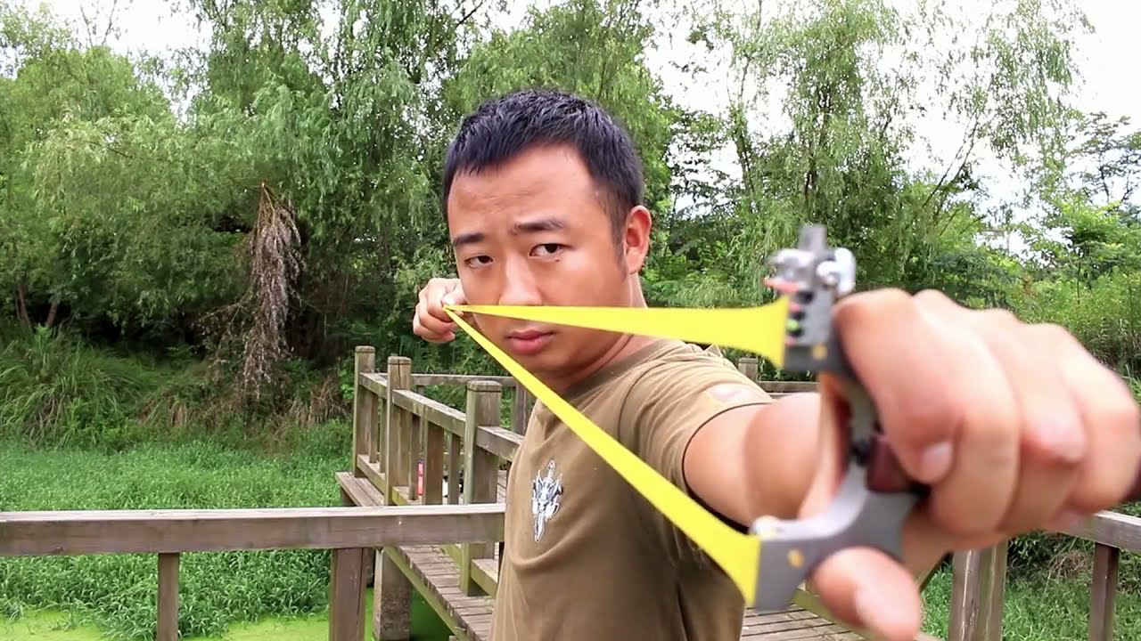 Estilingue Slingshot Profissional com N&iacute;vel e Mira Laser - Bodoque, Atiradeira