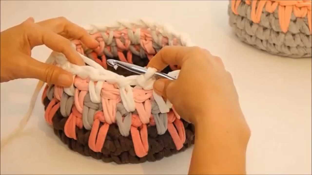 סריגת חצאי עמודים בקפיצת שורות (Crochet spike stitch)