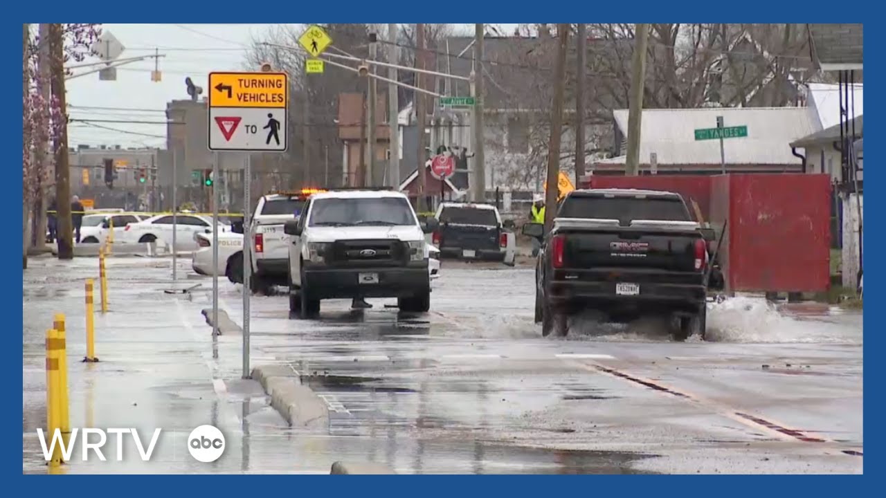 Water main break causes flooding, water outages on Indy's northeast side