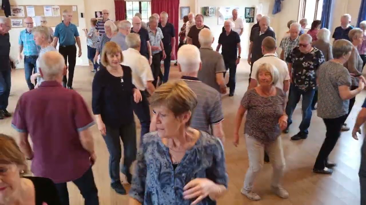 Västerträffen 13/10 2023. Dansen heter Födelsedagspolka. Spelman Bengt