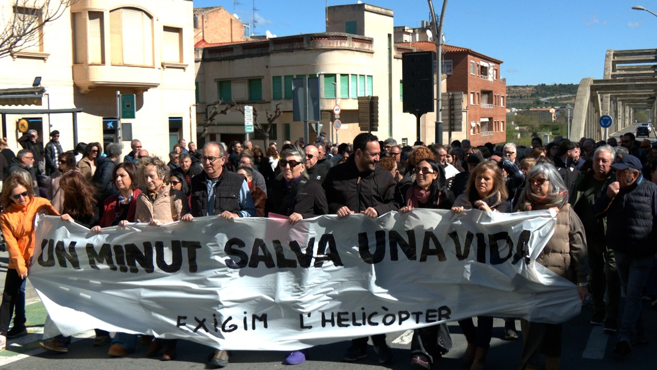 Més de 800 persones es concentren per reclamar el retorn de l’helicòpter medicalitzat a Móra d’Ebre