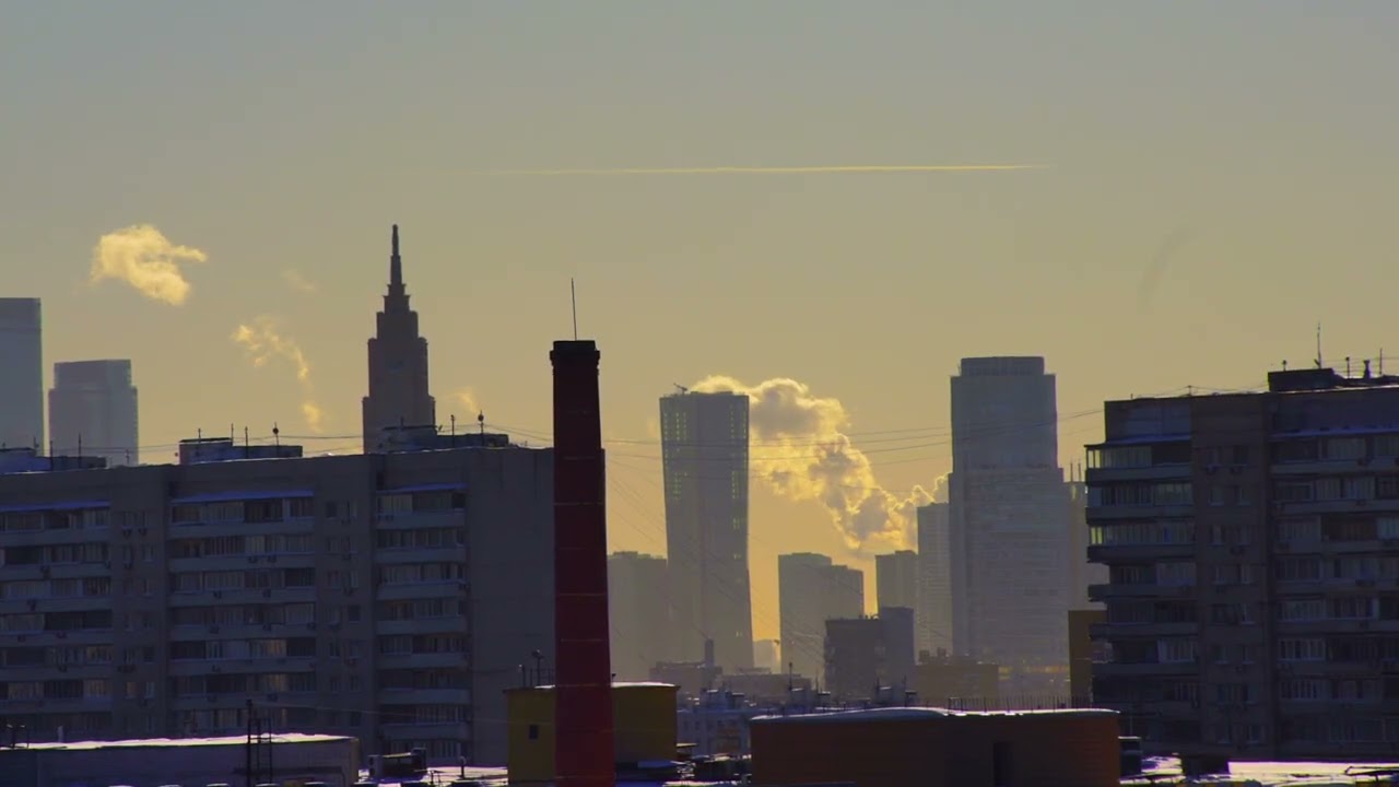 Закат над Москвой — труба, небоскрёбы, тишина | Фон