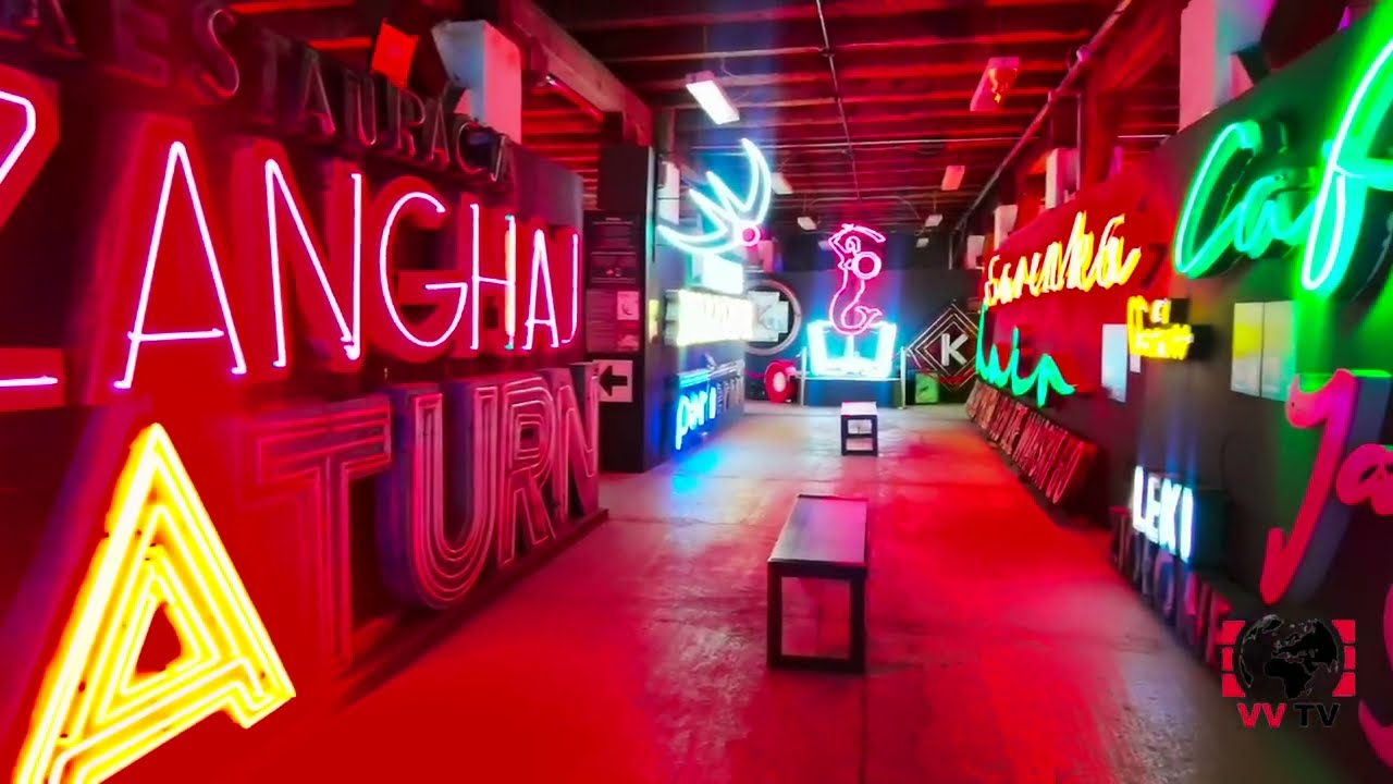 Muzeum neon&oacute;w, Warszawa Praga Południe [Volt Voyager TV]