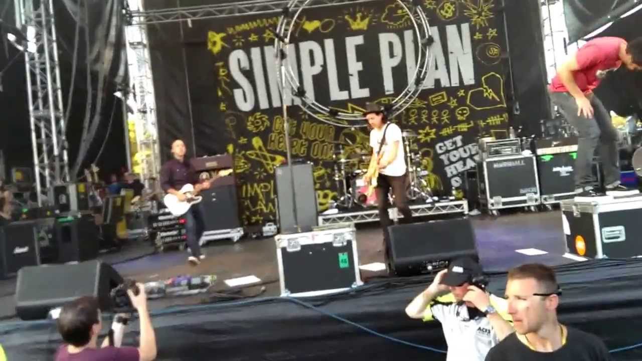 Simple Plan - You Suck At Love (Live at Vans Warped Tour 2013 Melbourne)