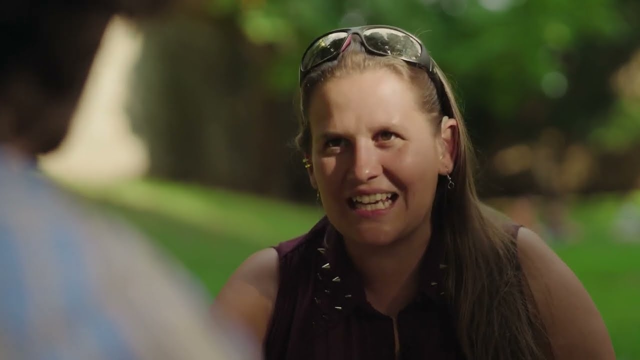 Hallókészüléket viselő - Eszter videója