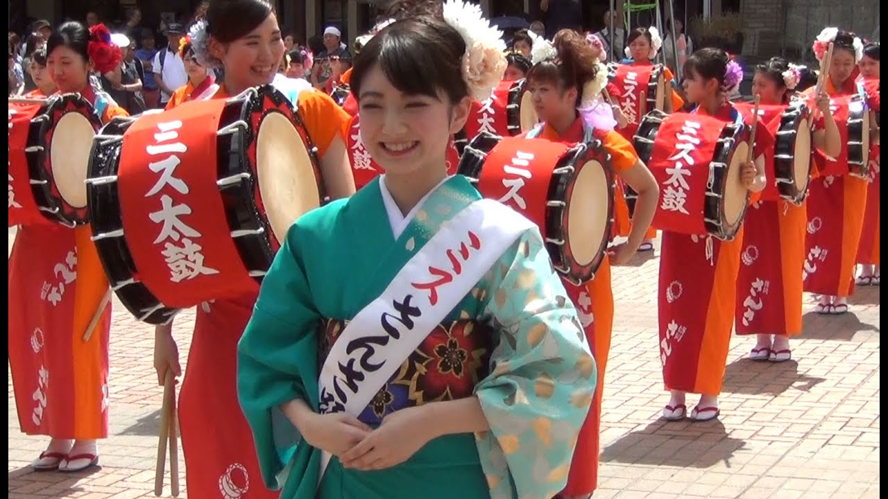 盛岡さんさ踊り2018 「ミスさんさ集団」盛岡駅 滝の広場  2018/08/03/13:02
