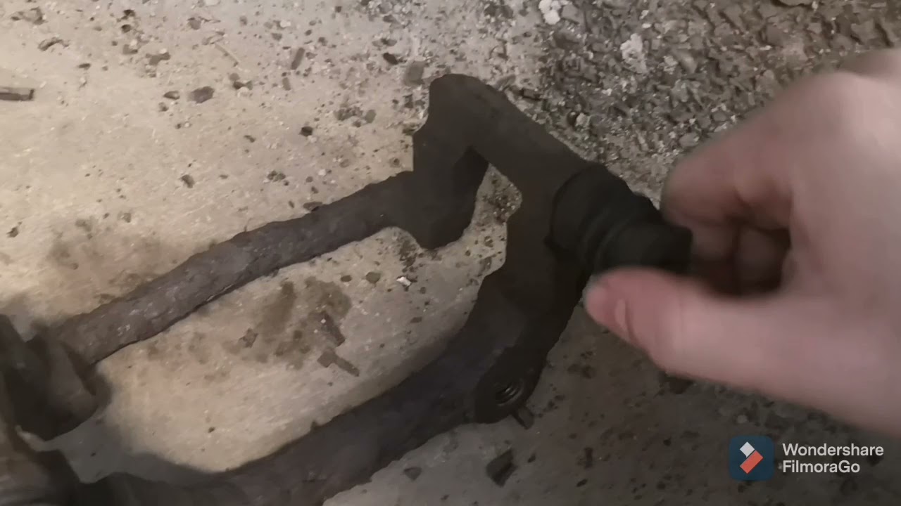 Här visar jag hur man byter bromsskivor och belägg volvo 945😁🤪