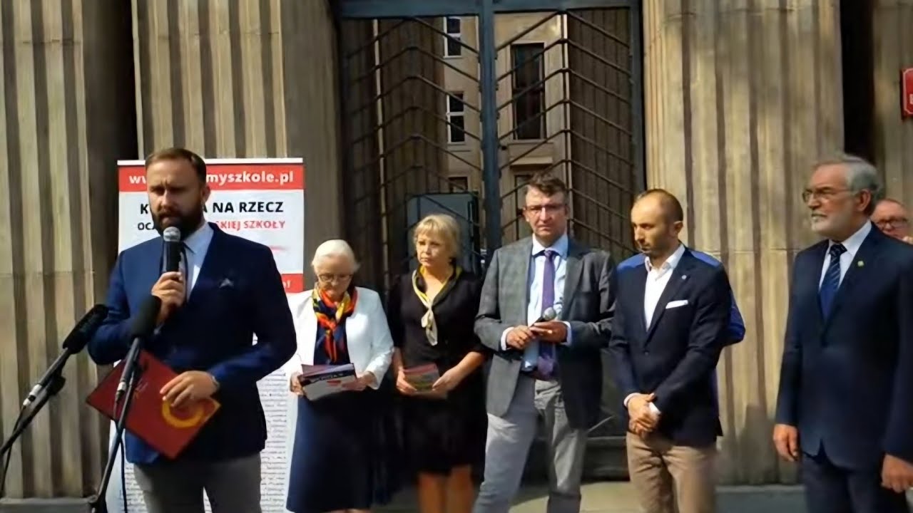 Otw&oacute;rz oczy! Broń szkoły! - Konferencja KROPS pod MEN