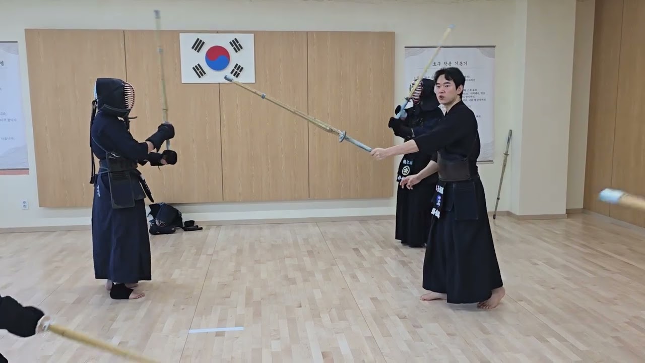 어깨 메어 어디까지?