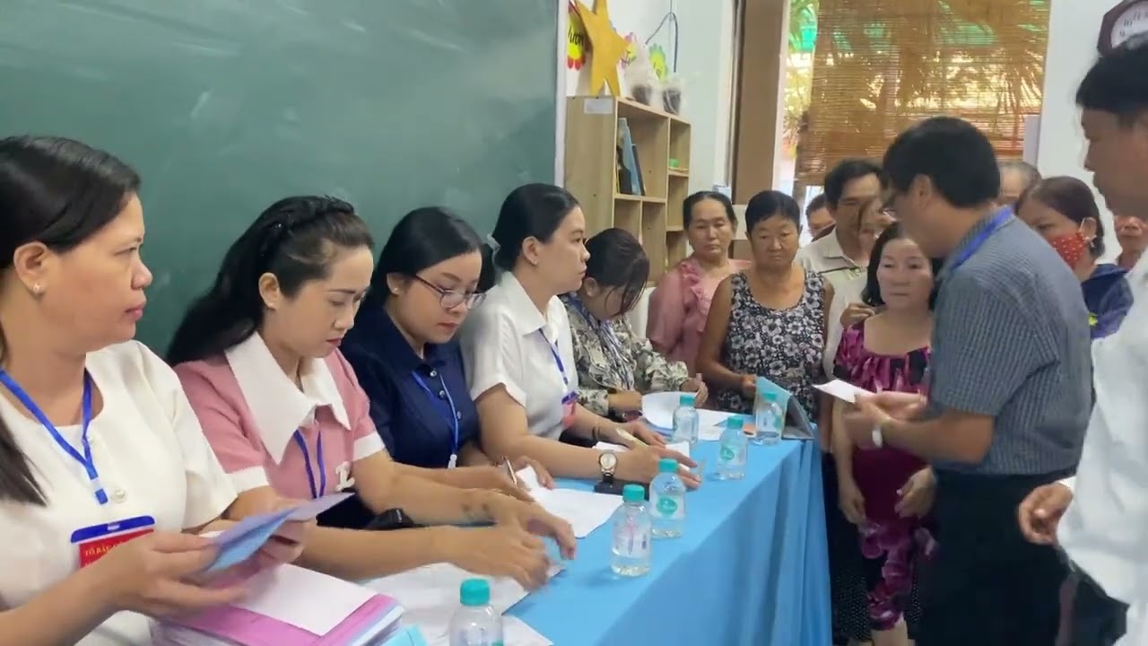 Tổ bầu cử số 35 – Trường THCS Lê Quý Đôn long trong tổ khai mạc bầu cử