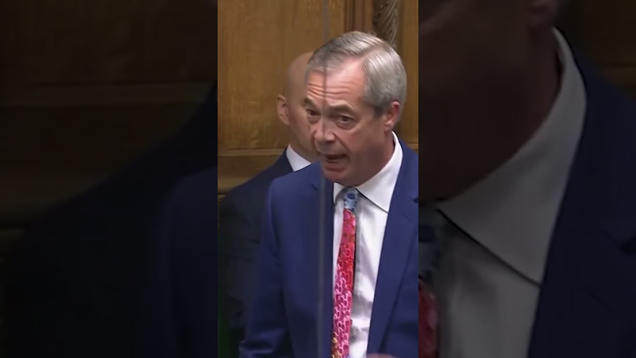 Момент перед тем, как Фарадж и представители движения &laquo;Реформ&raquo; покинули зал вопросов премьер-мини...